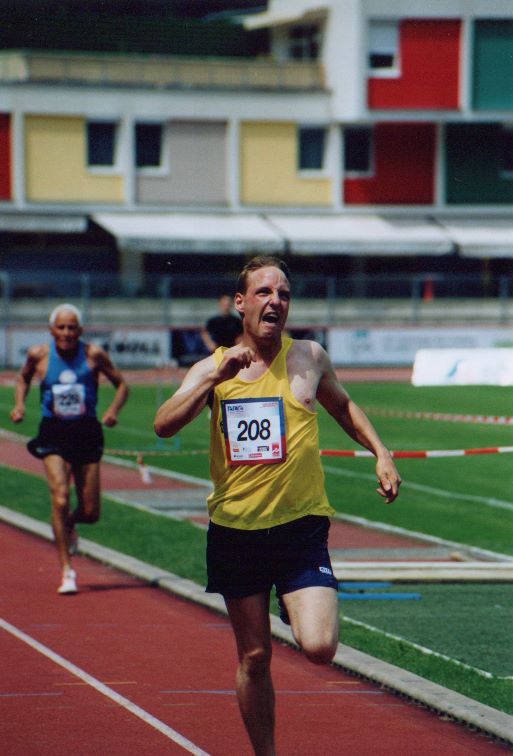 2003/1500/b19.jpg