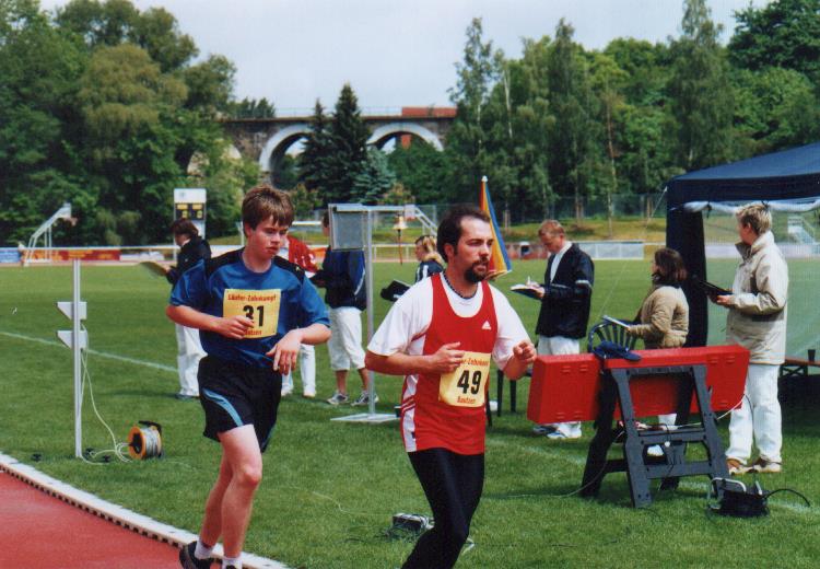 2004/10000/V08.jpg