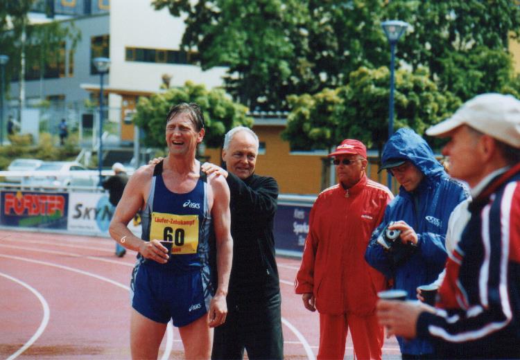 2004/10000/Y11.jpg