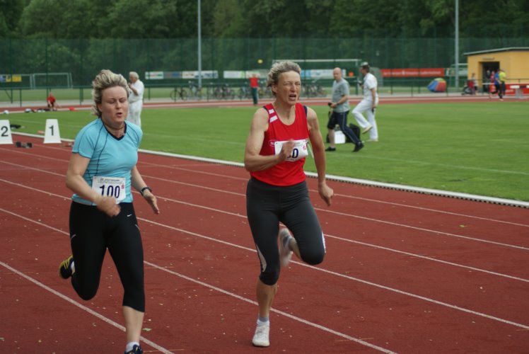 2009/0360mF/10W2585.jpg